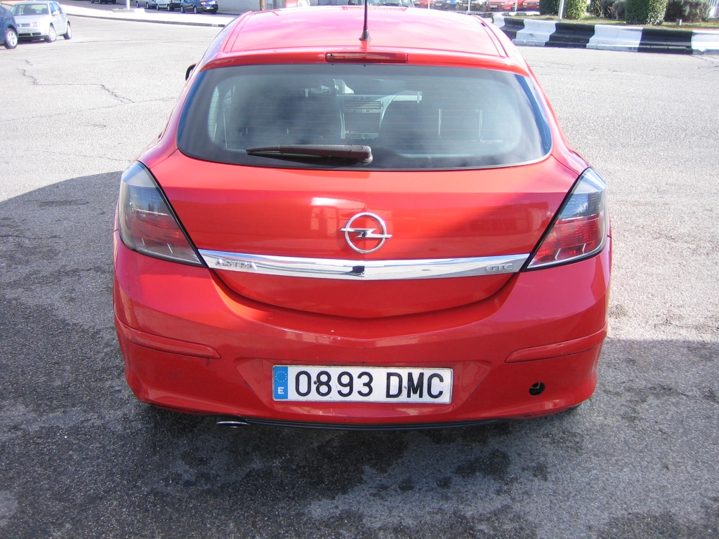 VISTA TRASERA  OPEL ASTRA GTC 1.9 CDTI 120CV