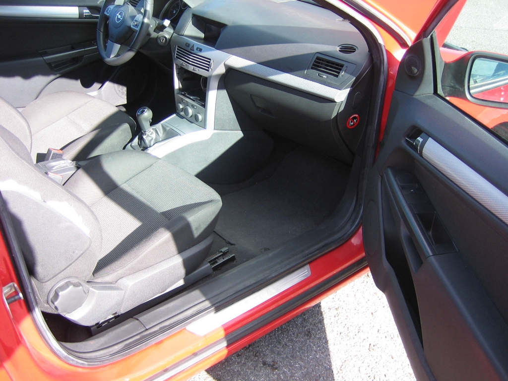 VISTA INTERIOR DERECHO OPEL ASTRA GTC 1.9 CDTI 120CV