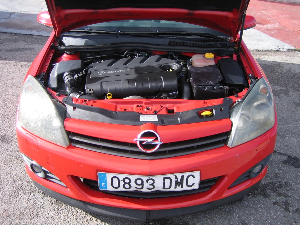 VISTA MOTOR OPEL ASTRA GTC 1.9 CDTI 120CV