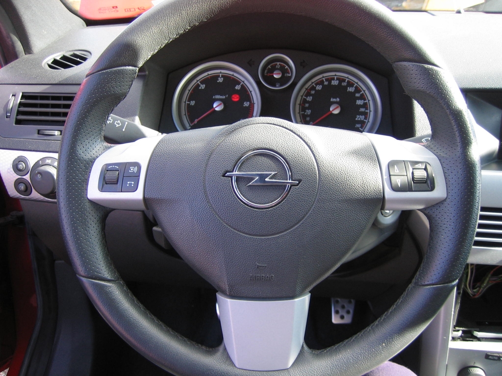 VISTA VOLANTE MULTI FUNCION OPEL ASTRA GTC 1.9 CDTI 120CV
