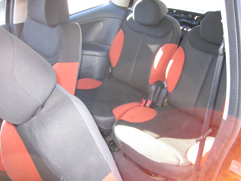 VISTA INTERIOR TRASERO CITROEN C-2 VTR 1.4 HDI 68CV 