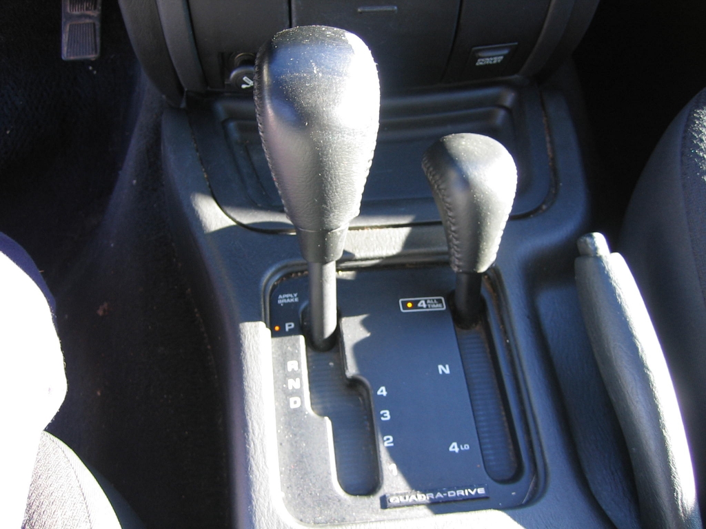 VISTA CAMBIO Y 4X4 JEEP CHEROKEE 2.7 CRDI 160CV AUTOMATICO 4X4