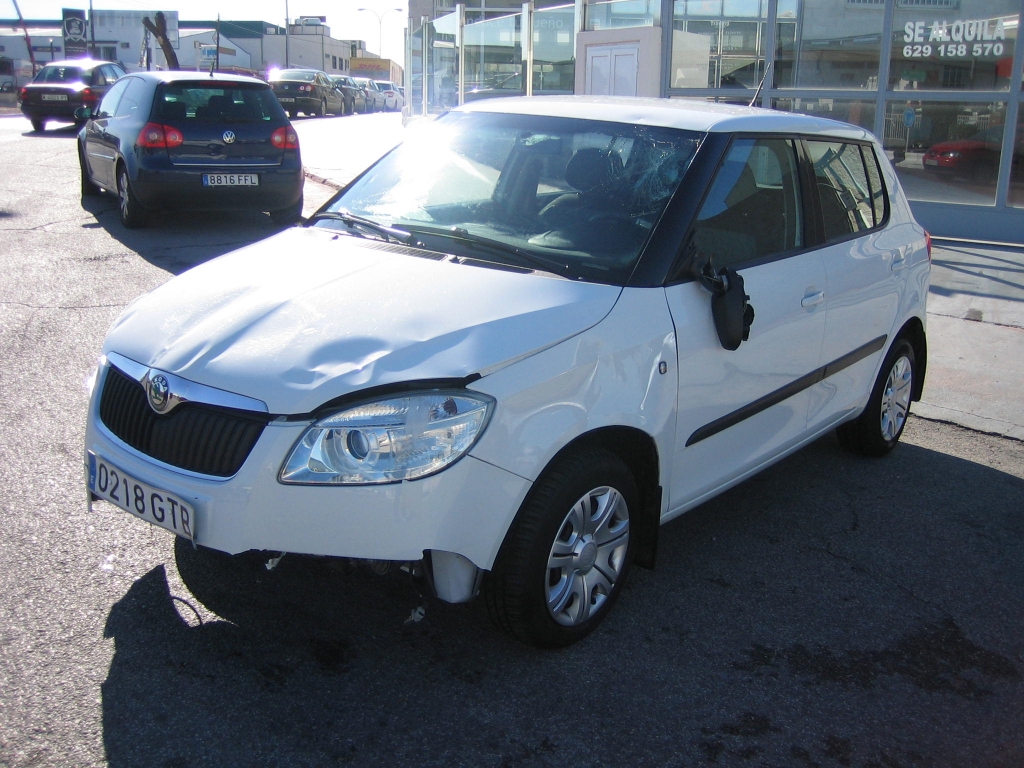 VISTA DELANTERA IZQUIERDA SKODA FABIA 1.2 SPIRIT GASOLINA 6
