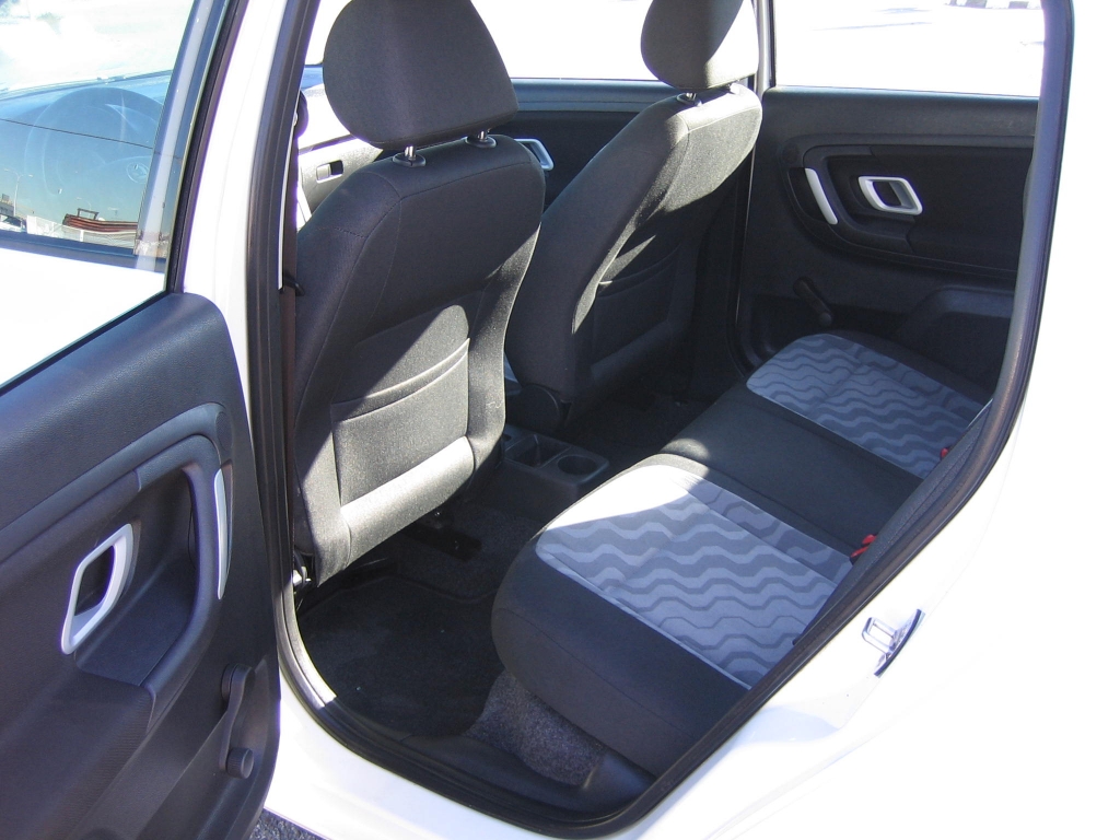 VISTA INTERIOR TRASERO SKODA FABIA 1.2 SPIRIT GASOLINA 6