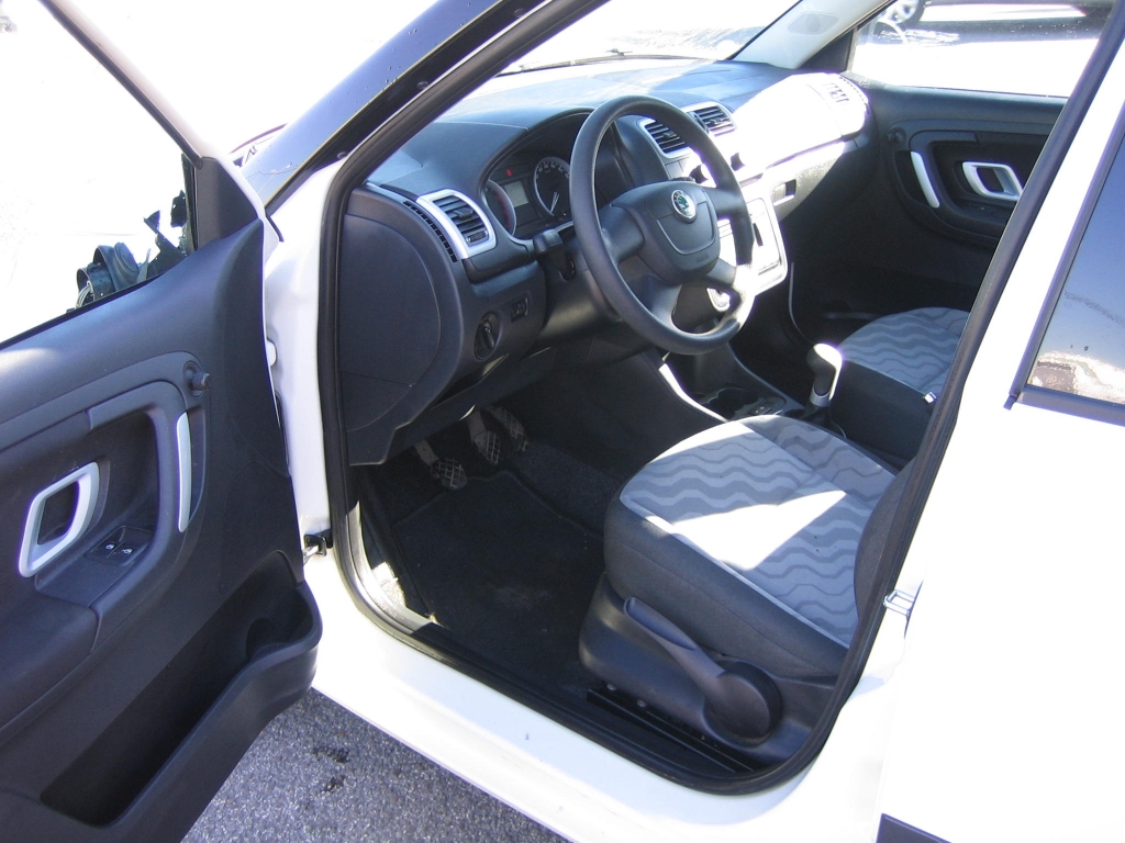VISTA INTERIOR IZQUIERDO SKODA FABIA 1.2 SPIRIT GASOLINA 6