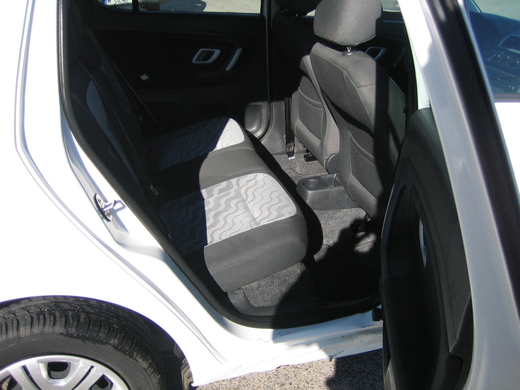 VISTA INTERIOR TRASERO 2SKODA FABIA 1.2 SPIRIT GASOLINA 6 