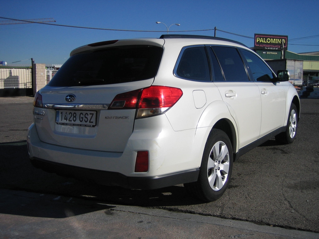 VISTA TRASERA DERECHA SUBARU LEGACI 2.5 I 167CV GASOLINA 4X4