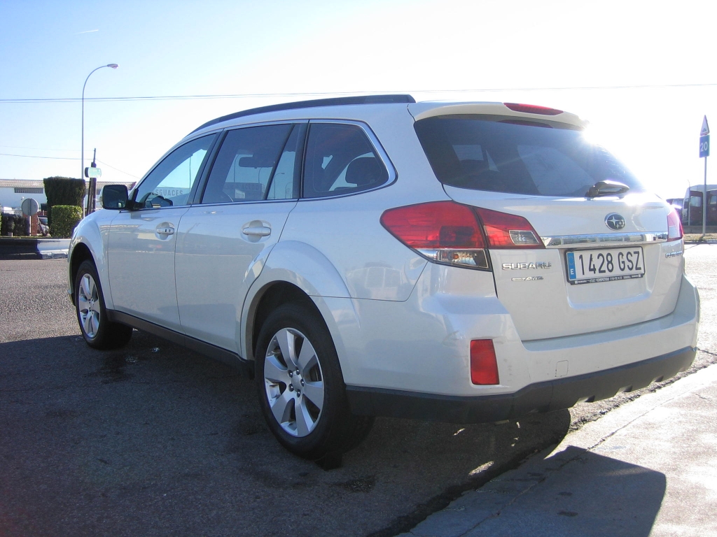 VISTA TRASERA IZQUIERDA SUBARU LEGACI 2.5 I 167CV GASOLINA 4X4