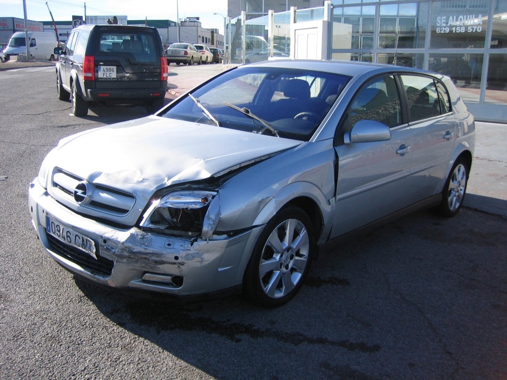 VISTA DELANTERA IZQUIERDA OPEL SIGNUM 3.0 CDTI 177CV