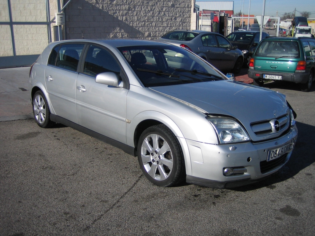 VISTA DELANTERA DERECHA OPEL SIGNUM 3.0 CDTI 177CV