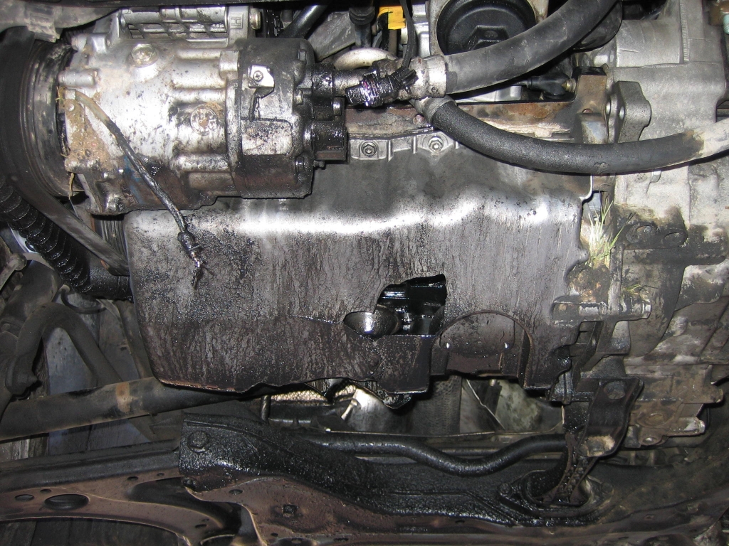 VISTA CARTER ROTO ACCIDENTADO.VEHICULO CON GOLPE EN BAJOS AFECTANDO AL CARTER Y TRASERO IZQUIERDO,ARRANCANDO Y ANDANDO,AIRBAGS OK,CLIMA..