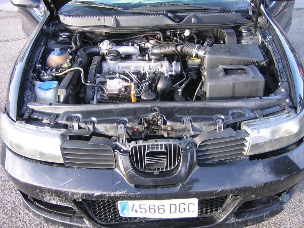 VISTA MOTOR ACCIDENTADO.VEHICULO CON GOLPE EN BAJOS AFECTANDO AL CARTER Y TRASERO IZQUIERDO,ARRANCANDO Y ANDANDO,AIRBAGS OK,CLIMA..