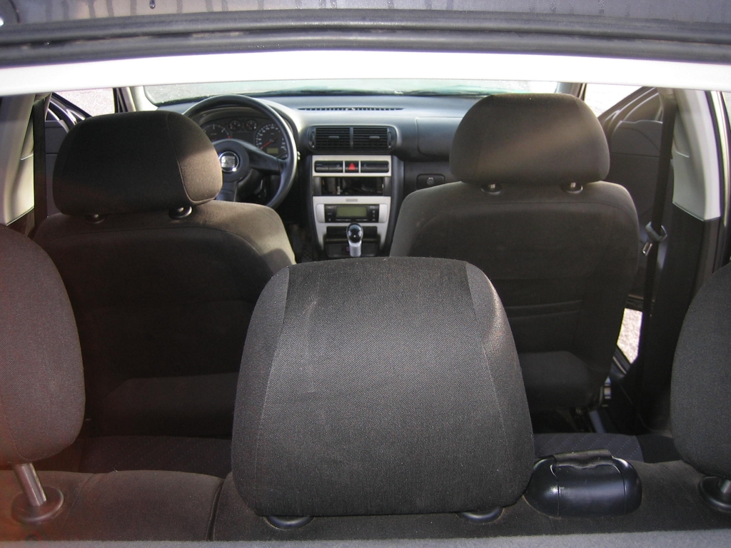 VISTA INTERIOR ACCIDENTADO.VEHICULO CON GOLPE EN BAJOS AFECTANDO AL CARTER Y TRASERO IZQUIERDO,ARRANCANDO Y ANDANDO,AIRBAGS OK,CLIMA..