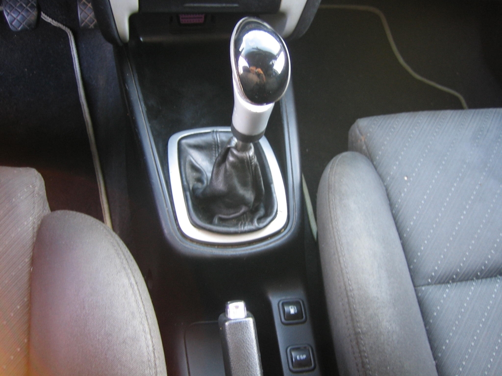 VISTA CAMBIO ACCIDENTADO.VEHICULO CON GOLPE EN BAJOS AFECTANDO AL CARTER Y TRASERO IZQUIERDO,ARRANCANDO Y ANDANDO,AIRBAGS OK,CLIMA..