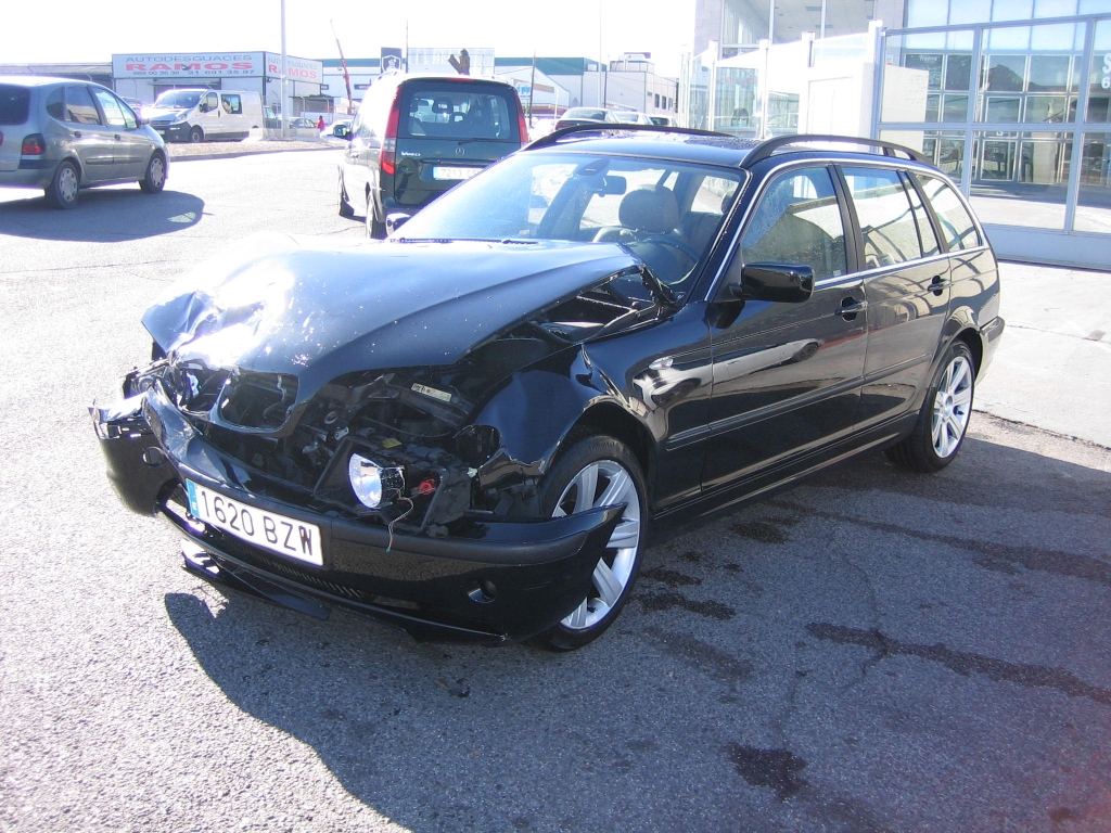 VISTA DELANTERA IZQUIERDA BMW 330 XI 3.0 231CV TOURING