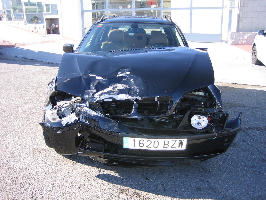 VISTA DELANTERA BMW 330 XI 3.0 231CV TOURING