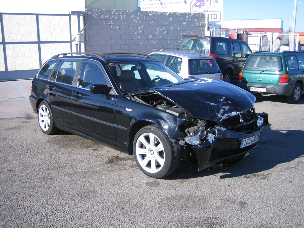 VISTA DELANTERA DERECHA BMW 330 XI 3.0 231CV TOURING