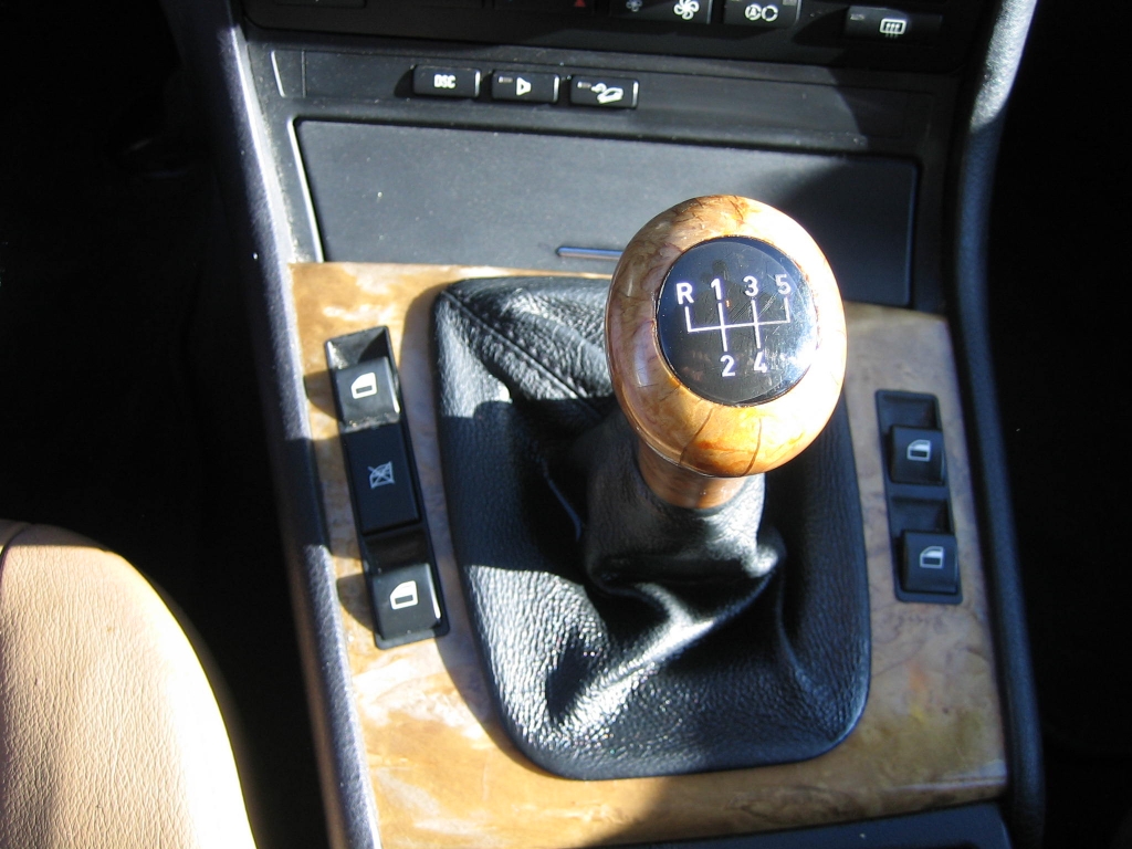 VISTA CAMBIO BMW 330 XI 3.0 231CV TOURING