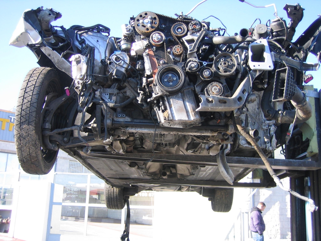 VISTA BAJOS AUDI A-4 2.0 TDI 143CV