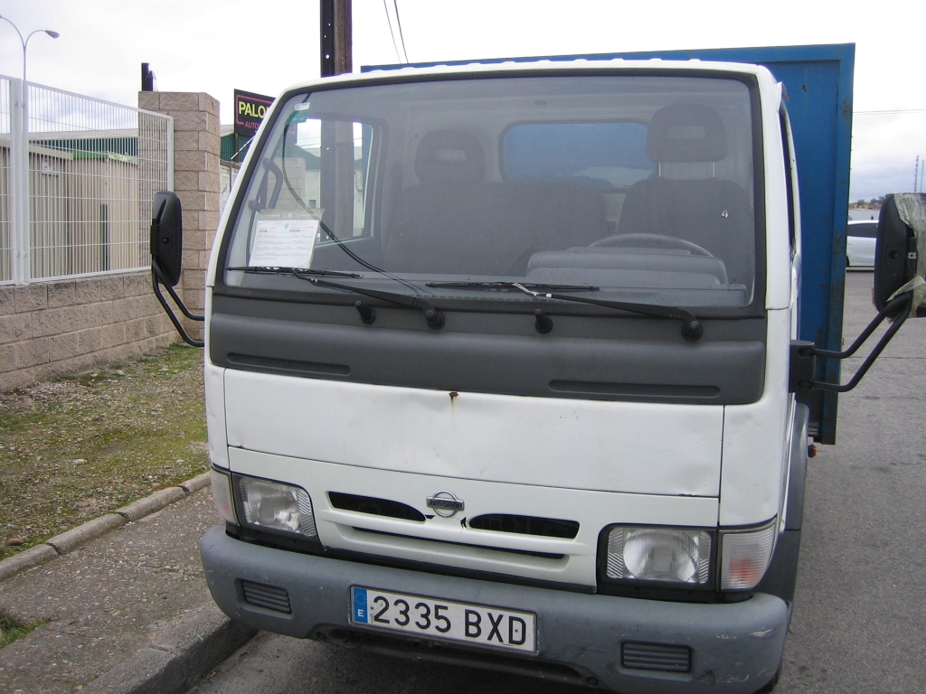 VISTA DELANTERA NISSAN CABSTAR E 2.7 D 91CV