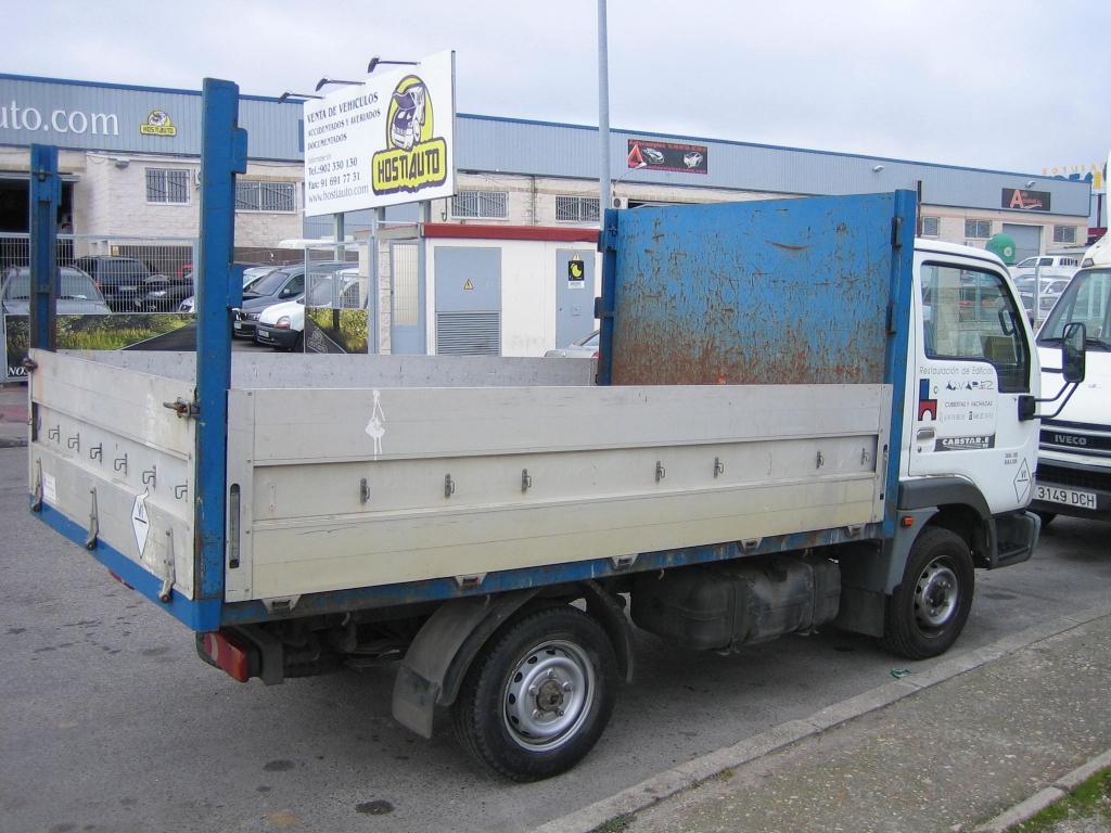 VISTA TRASERA DERECHA NISSAN CABSTAR E 2.7 D 91CV