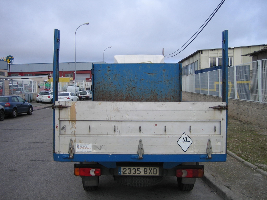 VISTA TRASERA NISSAN CABSTAR E 2.7 D 91CV