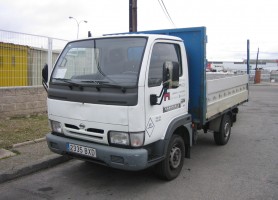 VISTA DELANTERA IZQUIERDA NISSAN CABSTAR E 2.7 D 91CV VISTA DELANTERA IZQUIERDA NISSAN CABSTAR E 2.7 D 91CV