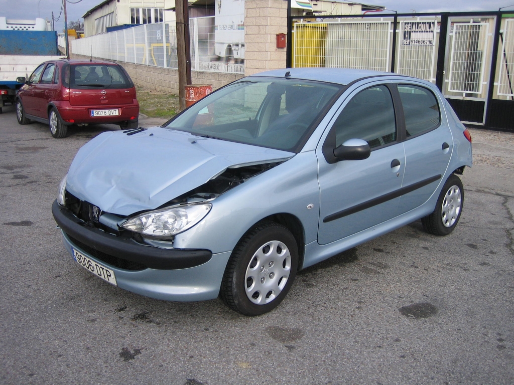 VISTA DELANTERA IZQUIERDA PEUGEOT 206 X-LINE 1.4 HDI 70CV
