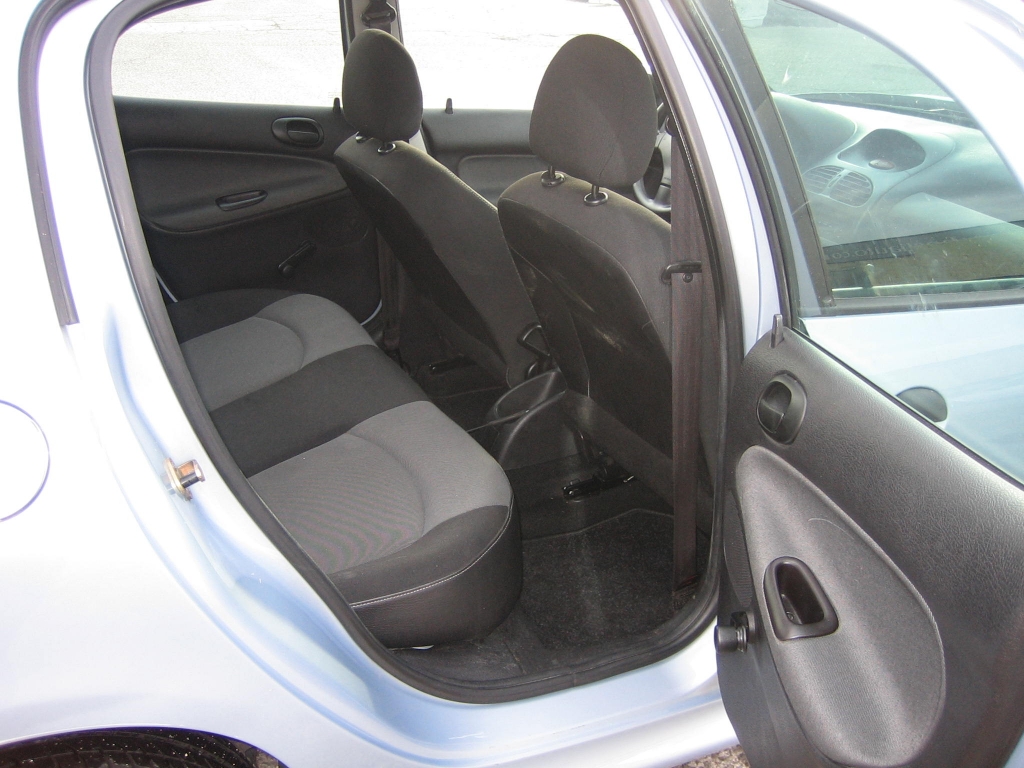 VISTA INTERIOR TRASERO 2 PEUGEOT 206 X-LINE 1.4 HDI 70CV