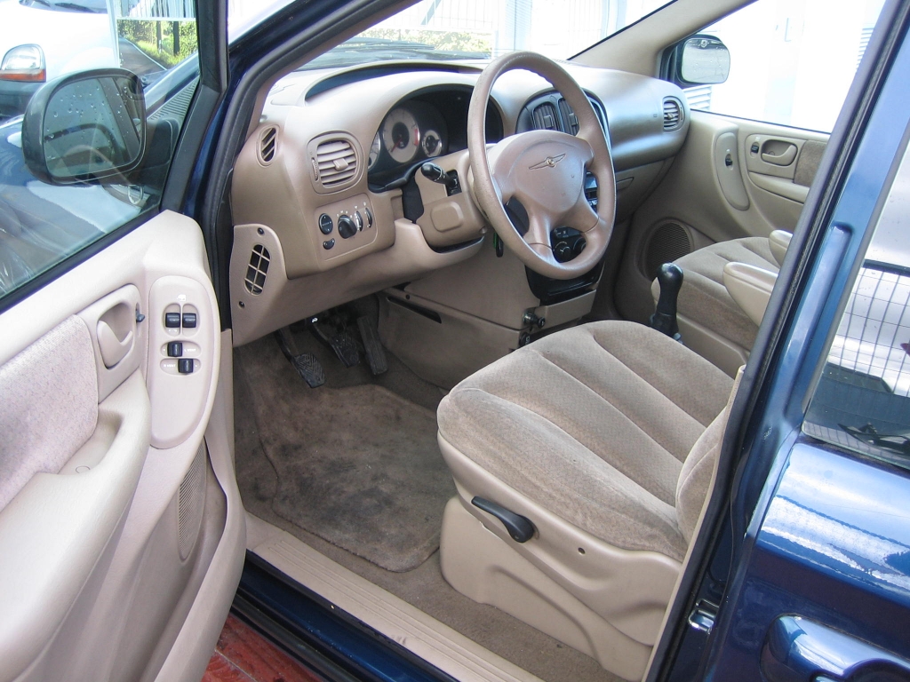 VISTA INTERIOR IZQUIERDO CRYSLER VOYAGER 2.2 SE CRD 144CV 7 PLAZAS