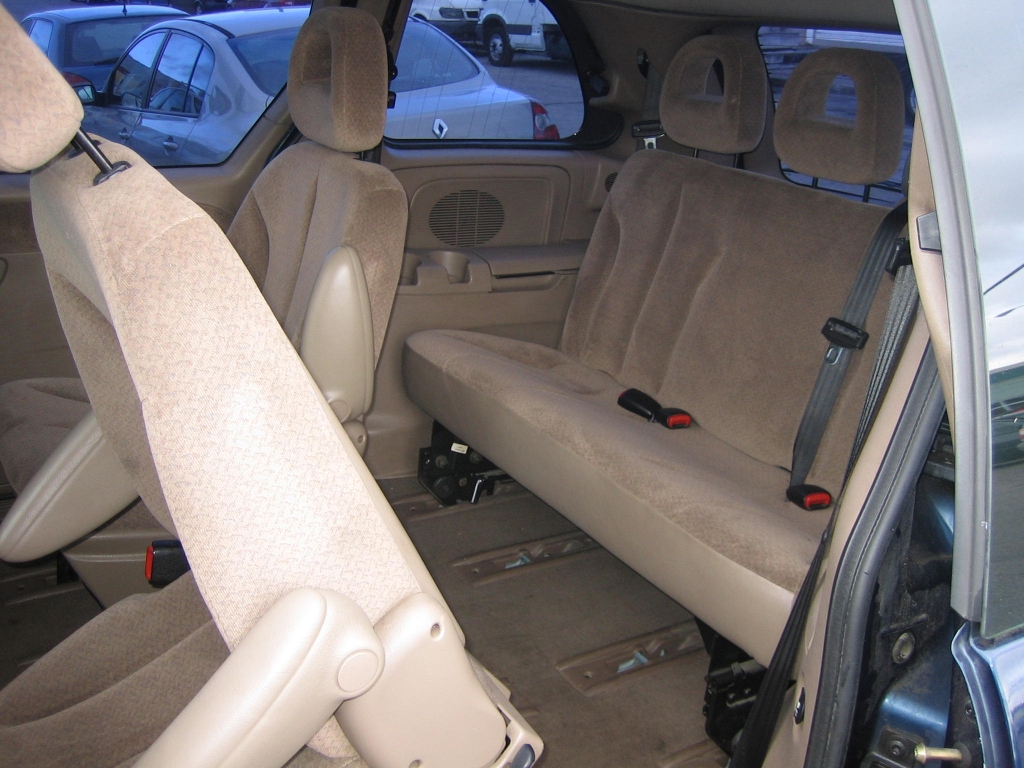 VISTA INTERIOR 7 PLAZAS CRYSLER VOYAGER 2.2 SE CRD 144CV 7 PLAZAS