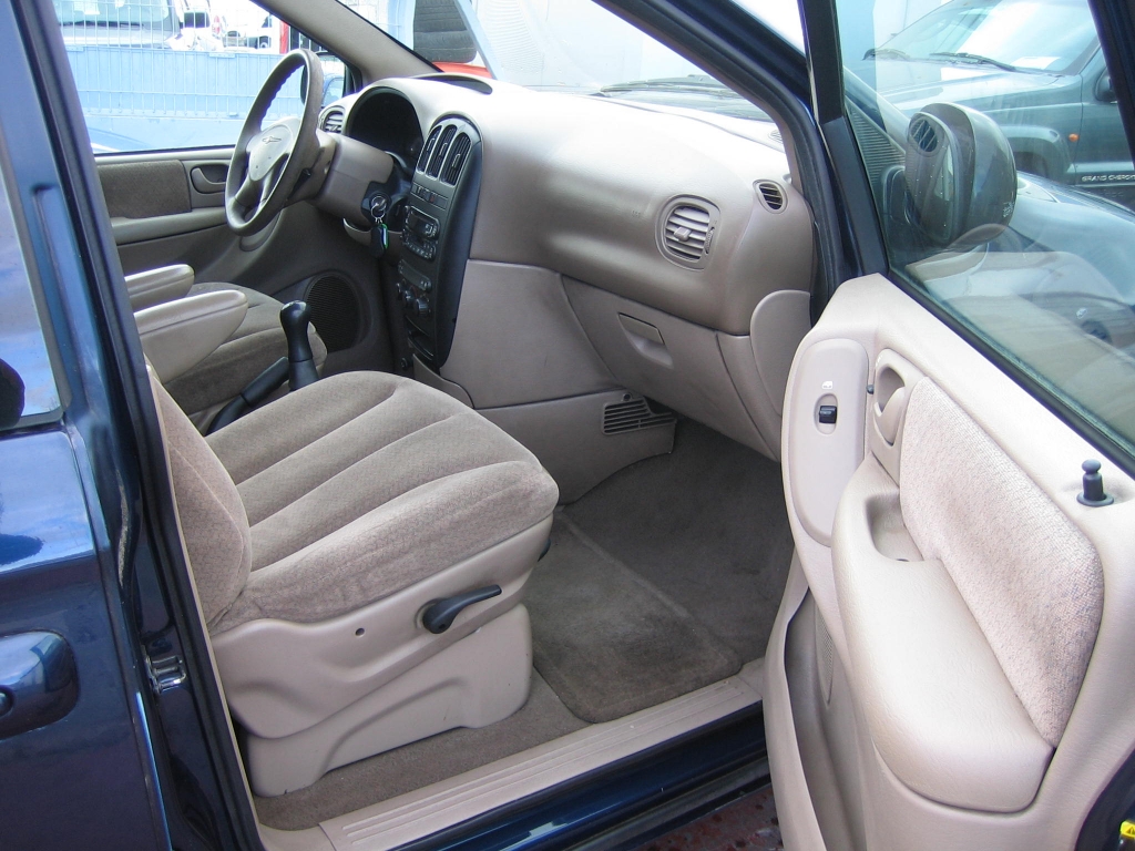 VISTA INTERIOR DERECHO CRYSLER VOYAGER 2.2 SE CRD 144CV 7 PLAZAS