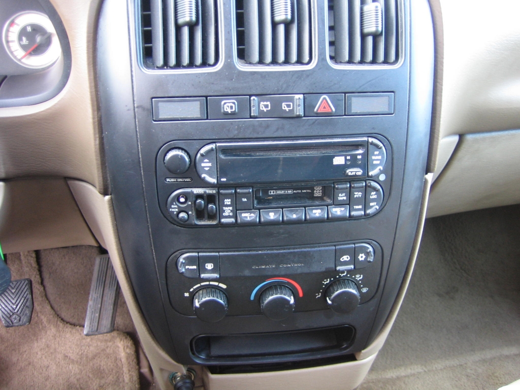 VISTA CD Y CLIMA CRYSLER VOYAGER 2.2 SE CRD 144CV 7 PLAZAS