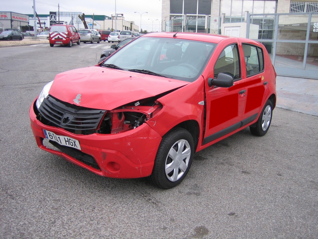 VISTA DELANTERA IZQUIERDA DACIA SANDERO 1.2 I 75CV GASOLINA