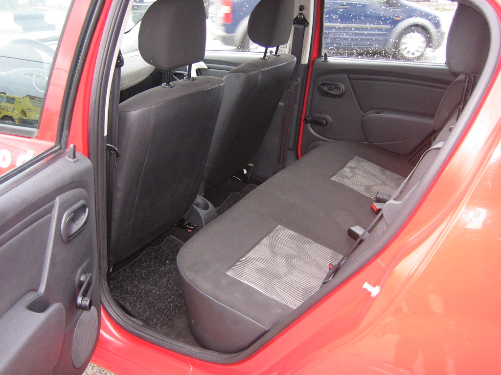 VISTA INTERIOR TRASERO DACIA SANDERO 1.2 I 75CV GASOLINA