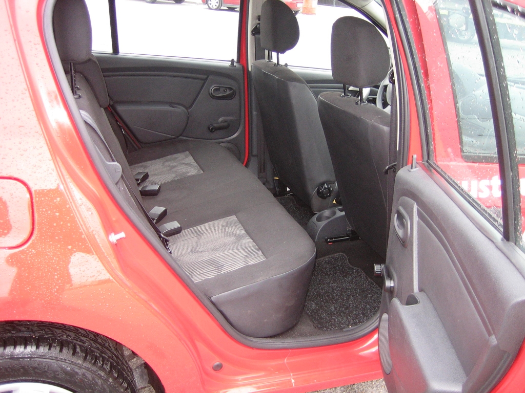 VISTA INTERIOR TRASERO 2 DACIA SANDERO 1.2 I 75CV GASOLINA