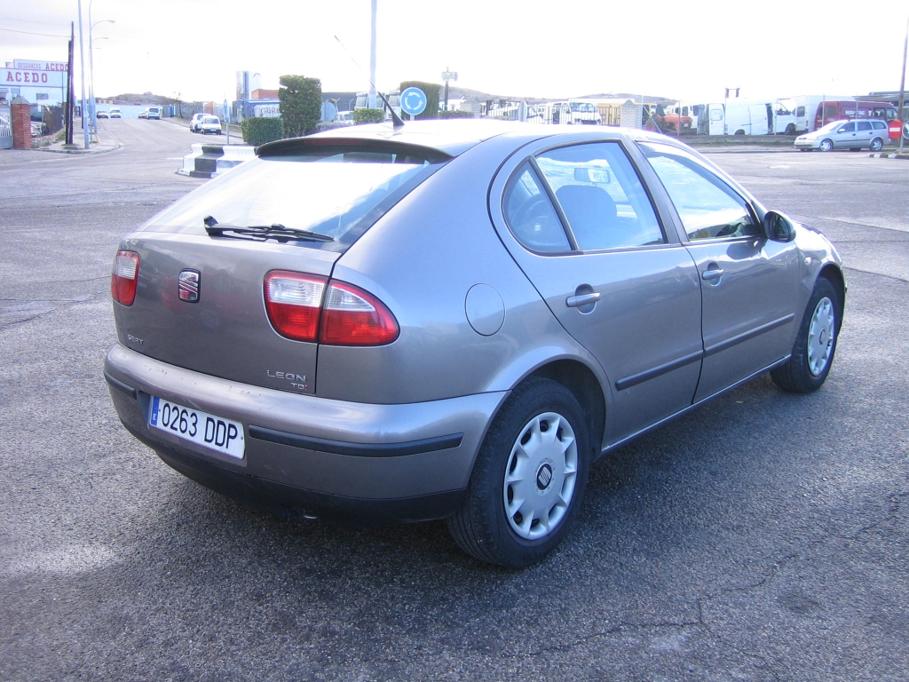 VISTA TRASERA DERECHA SEAT LEON 1.9 TDI 110CV 