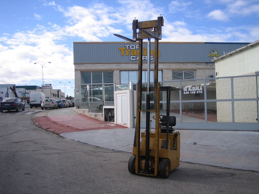 VISTA MASTIL SUBIDO ENTERO FENWICL CARRETILLA ELEVADORA ELECTRICA 1000KG 2