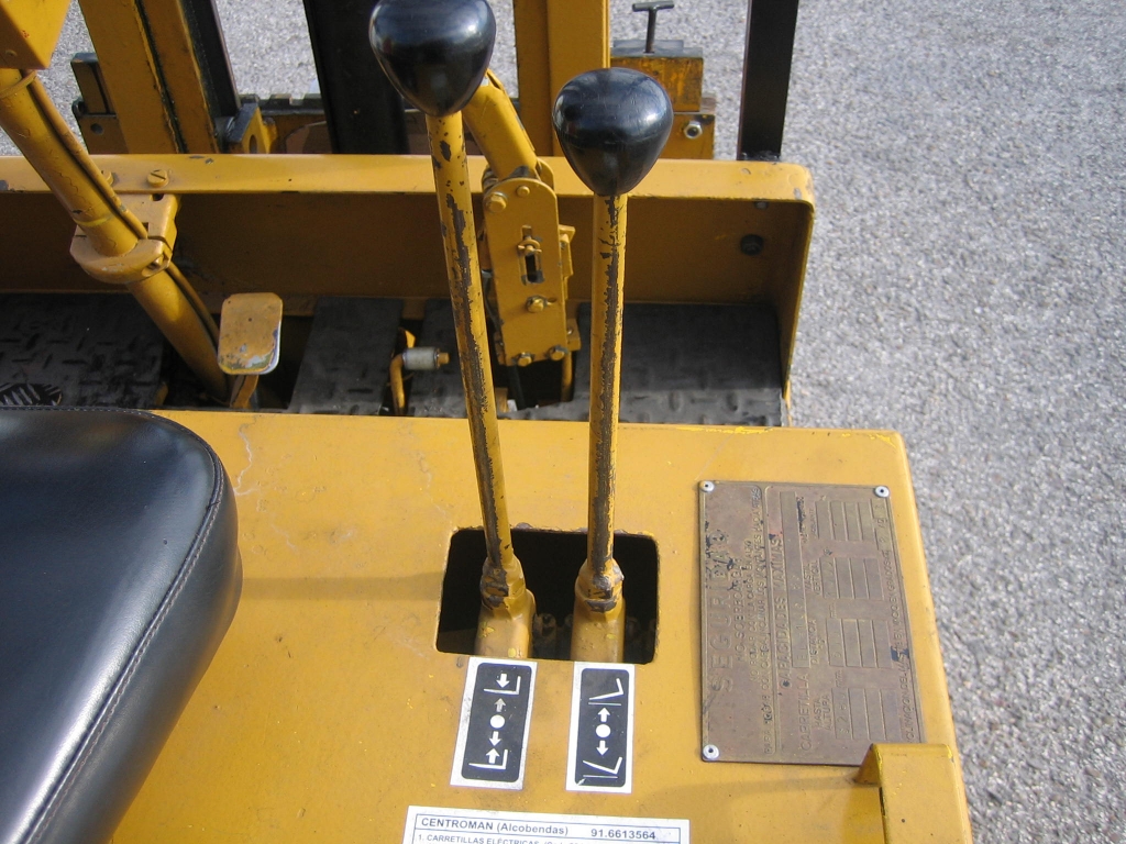 VISTA MANDOS SUBIDA MASTIL VISTA MASTIL SUBIDO ENTERO FENWICL CARRETILLA ELEVADORA ELECTRICA 1000KG