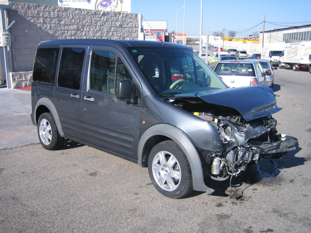 VISTA DELANTERA DERECHA FORD TOURNEO CONNET KOMBI 1.8 GLX 110CV