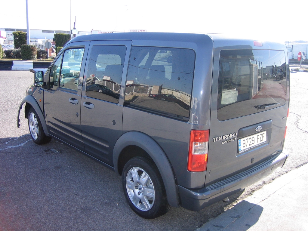 VISTA TRASERA IZQUIERDA FORD TOURNEO CONNET KOMBI 1.8 GLX 110CV