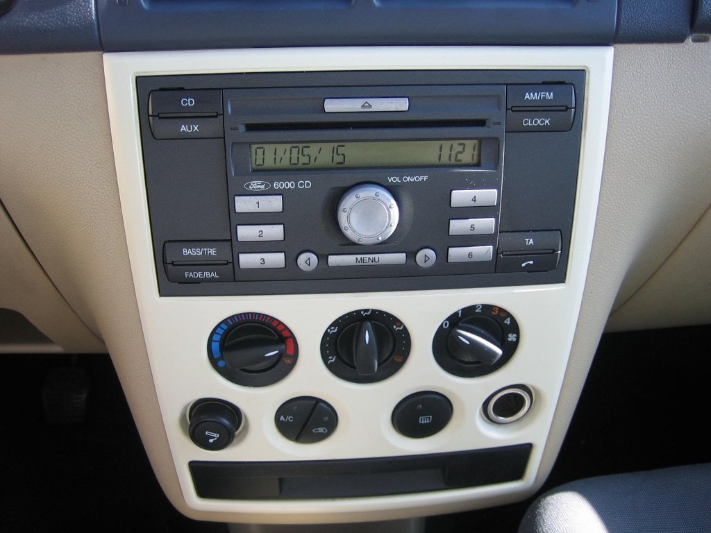 VISTA CD Y A/C FORD TOURNEO CONNET KOMBI 1.8 GLX 110CV