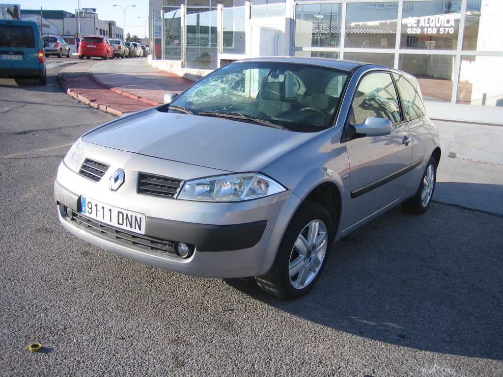 VISTA DELANTERA IZQUIERDA RENAULT MEGANE 1.5 DCI 81CV