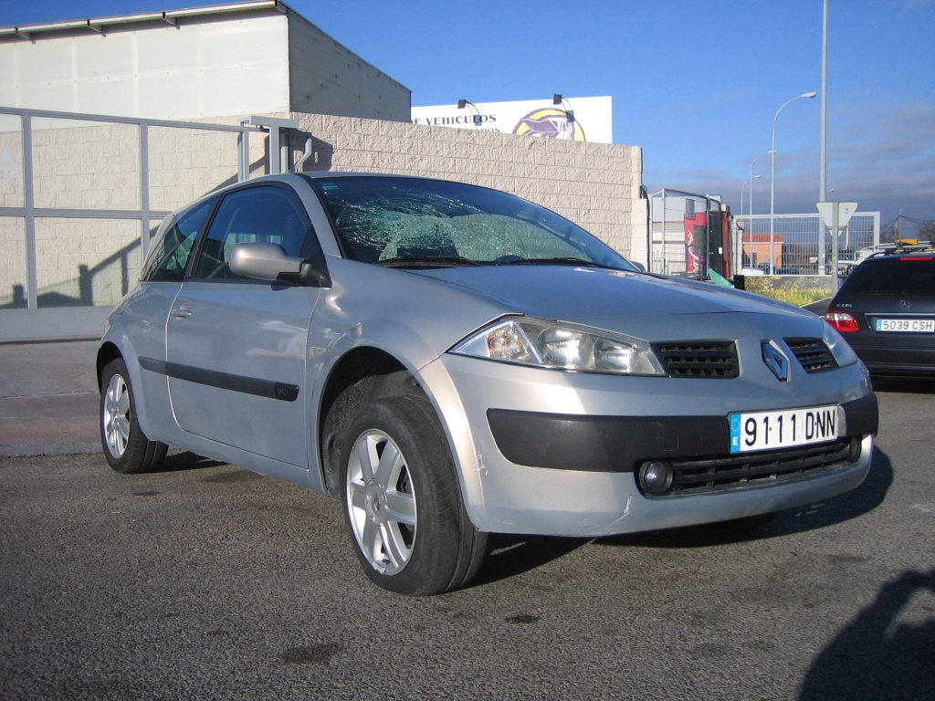 VISTA DELANTERA DERECHA RENAULT MEGANE 1.5 DCI 81CV