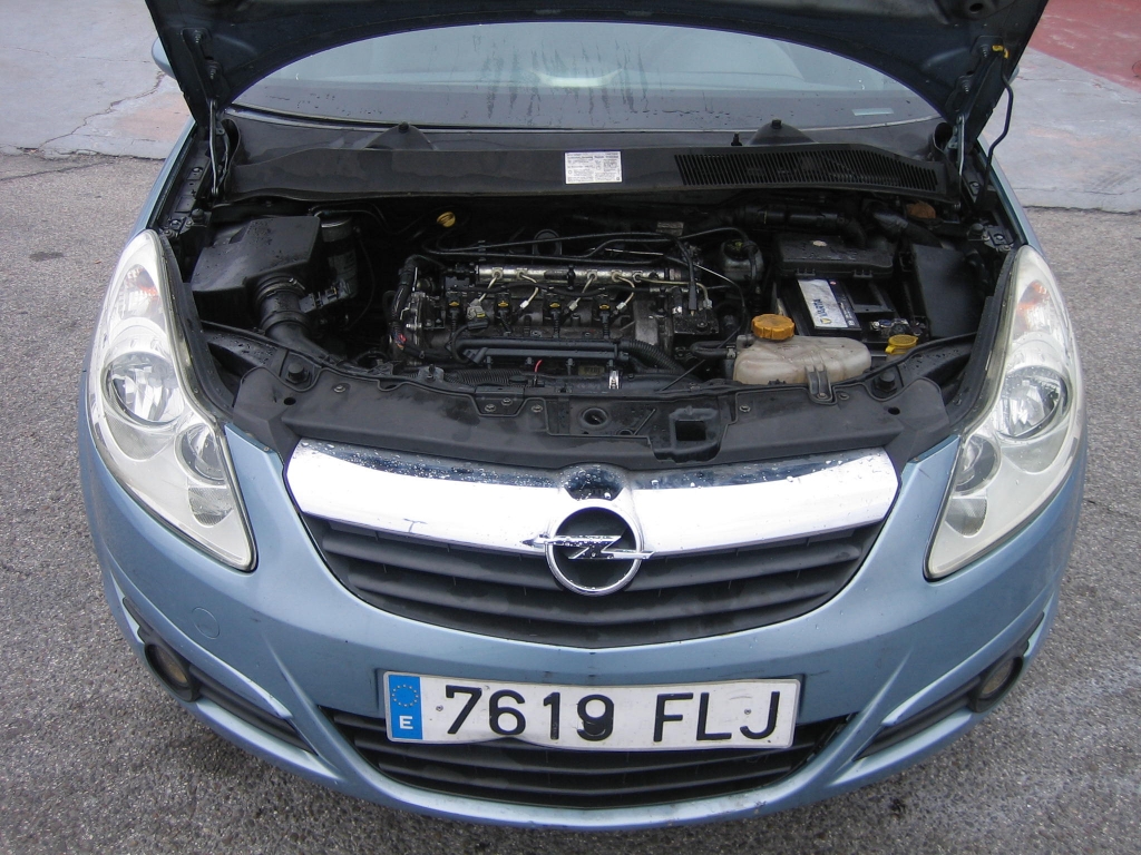 VISTA MOTOR OPEL CORSA 1.3 CDTI 75CV 6 VELOCIDADES