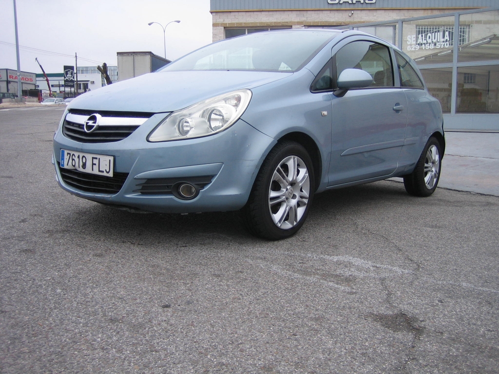 VISTA DELANTERA IZQUIERDA OPEL CORSA 1.3 CDTI 75CV 6 VELOCIDADES