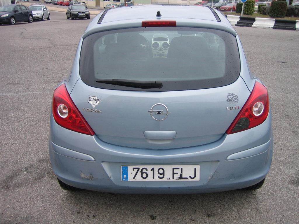 VISTA TRASERA OPEL CORSA 1.3 CDTI 75CV 6 VELOCIDADES