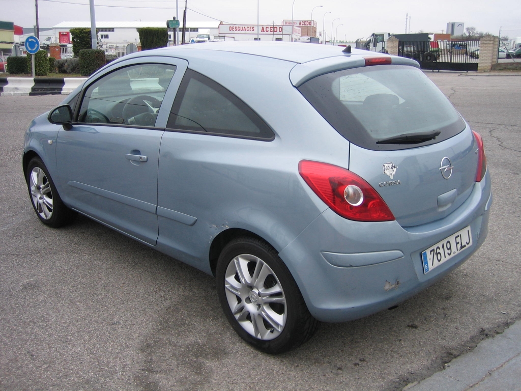 VISTA TRASERA IZQUIERDA OPEL CORSA 1.3 CDTI 75CV 6 VELOCIDADES