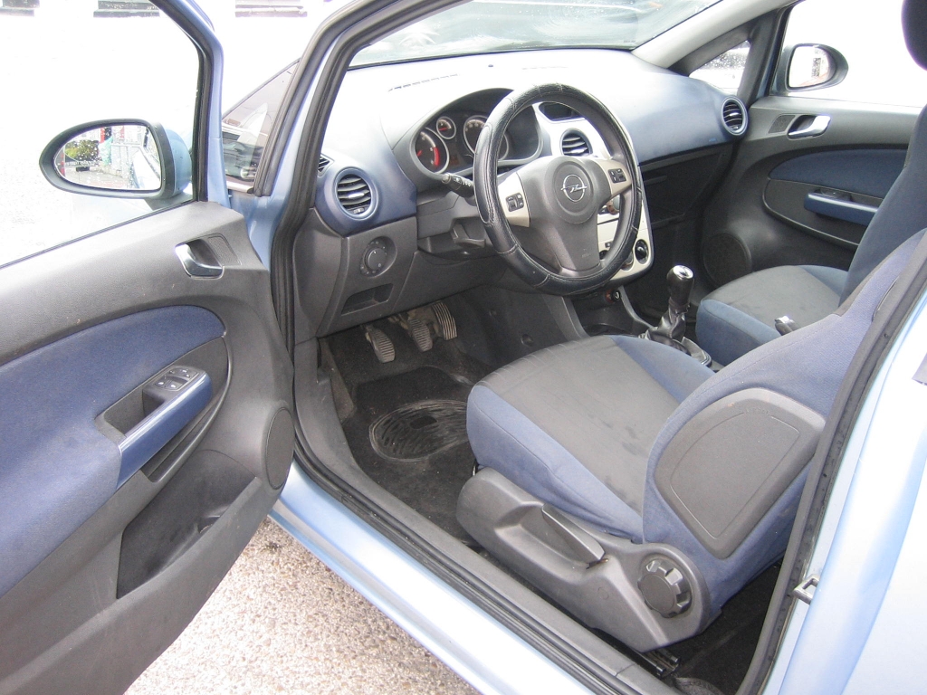 VISTA INTERIOR IZQUIERDO OPEL CORSA 1.3 CDTI 75CV 6 VELOCIDADES
