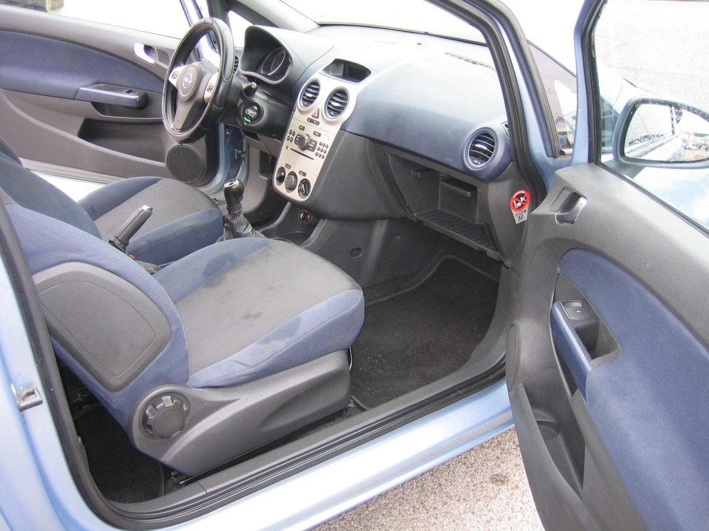 VISTA INTERIOR DERECHO OPEL CORSA 1.3 CDTI 75CV 6 VELOCIDADES
